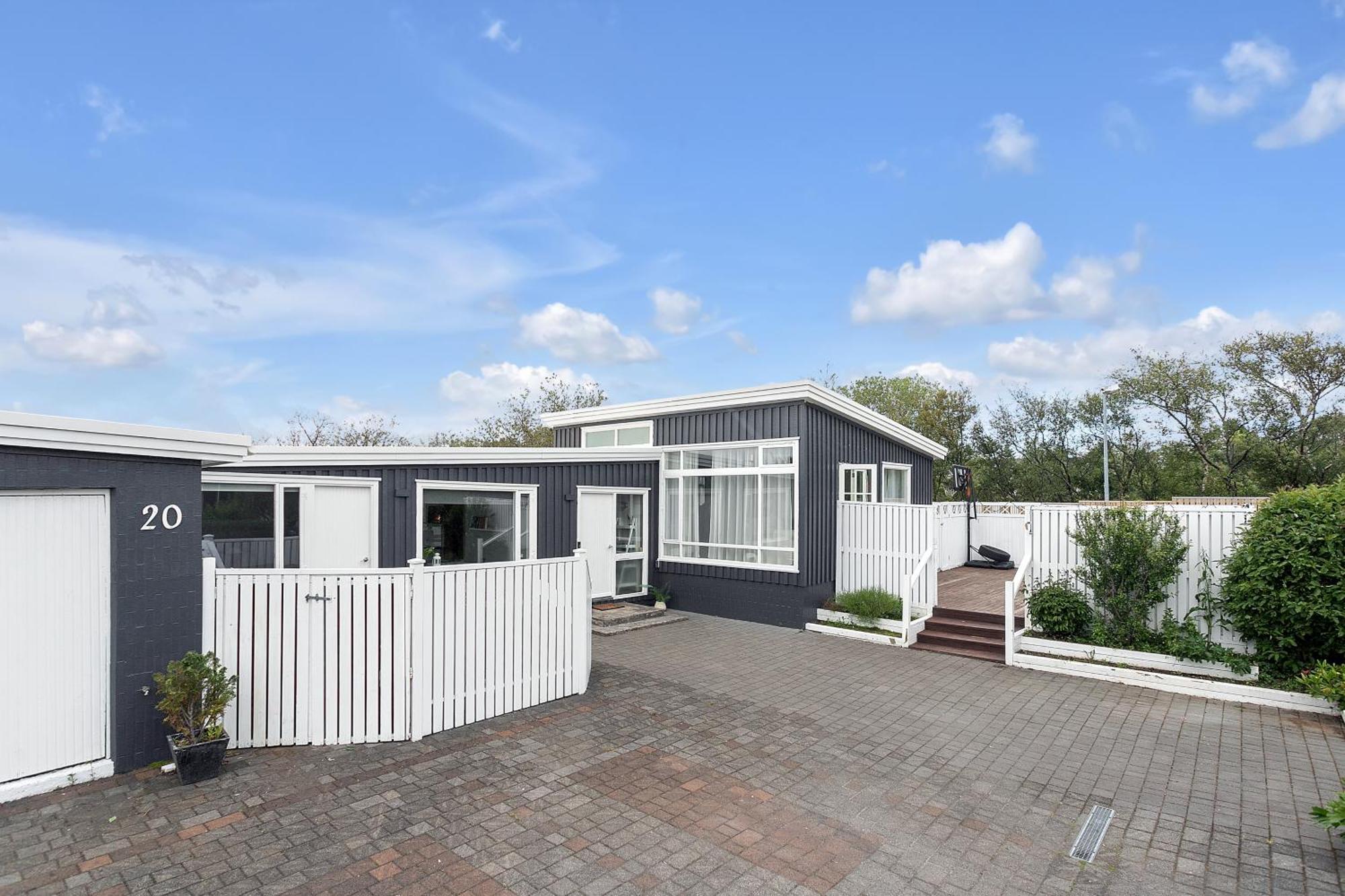 House - Villa With Garden And Hot Tub, 2 Min From Reykjavik Garthabaer Eksteriør billede