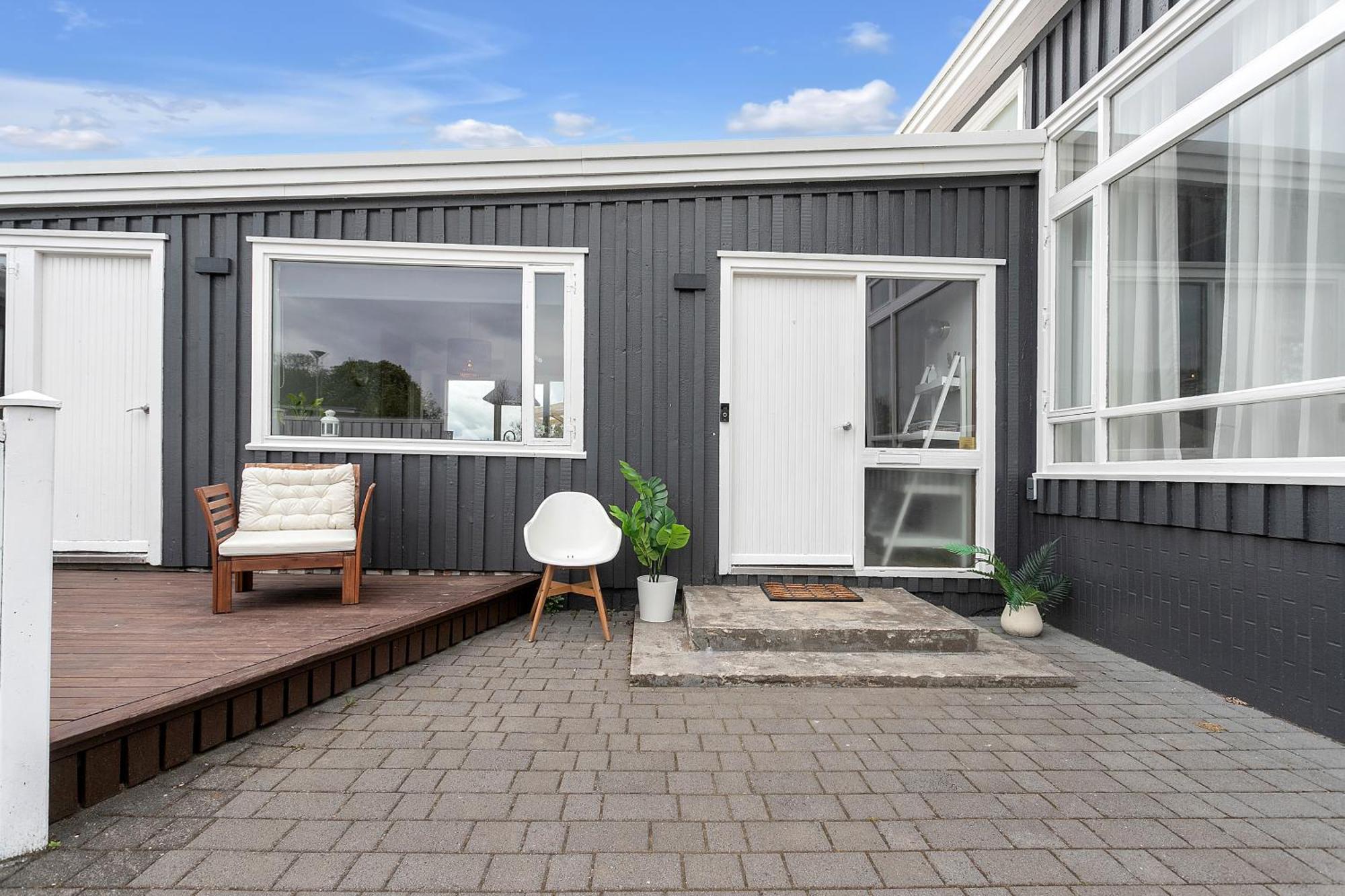 House - Villa With Garden And Hot Tub, 2 Min From Reykjavik Garthabaer Eksteriør billede