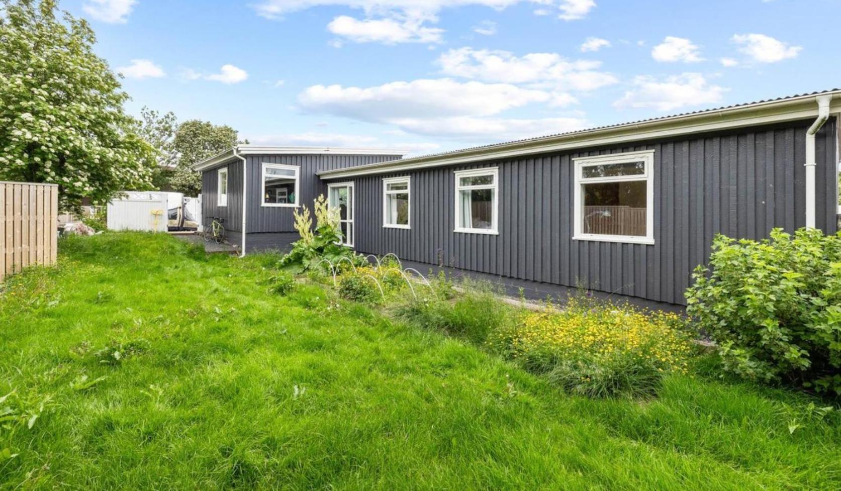 House - Villa With Garden And Hot Tub, 2 Min From Reykjavik Garthabaer Eksteriør billede